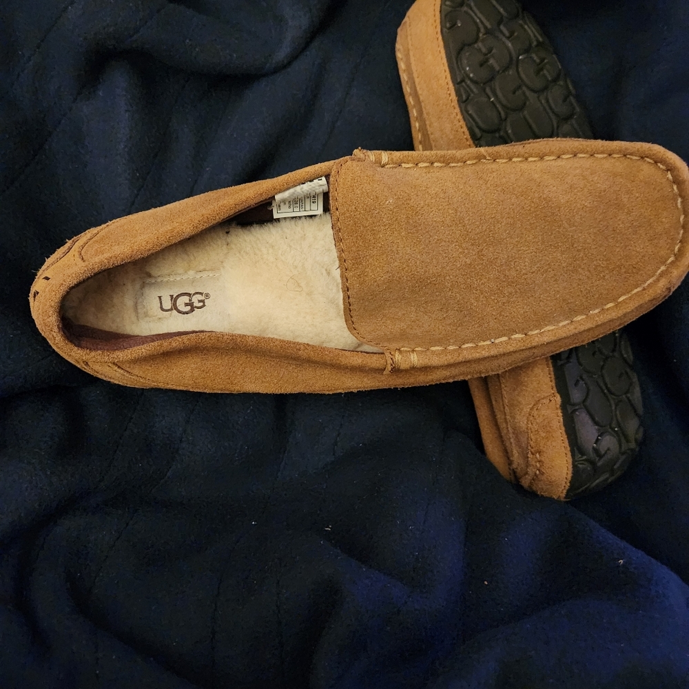 Men Ugg slippers.   Size 10.  New no tags